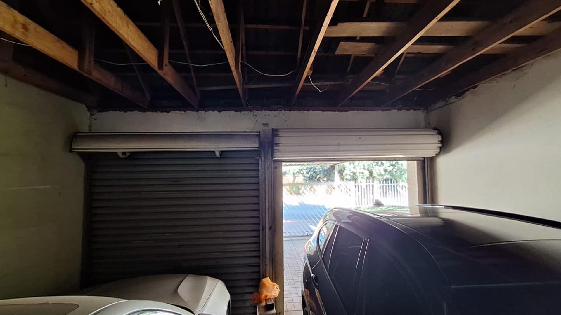 Garage - 34 square meters of property in Parkrand