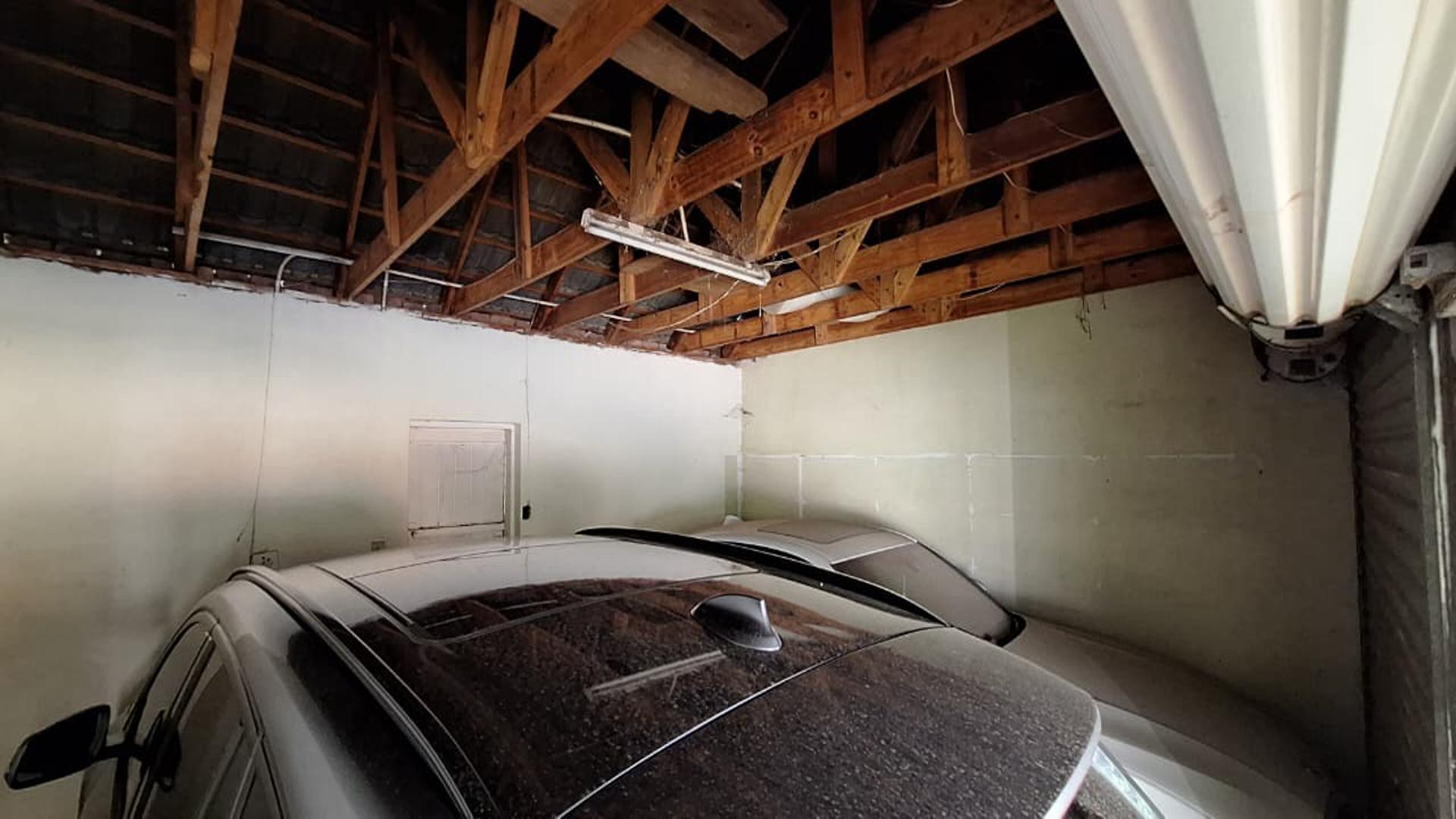 Garage - 34 square meters of property in Parkrand