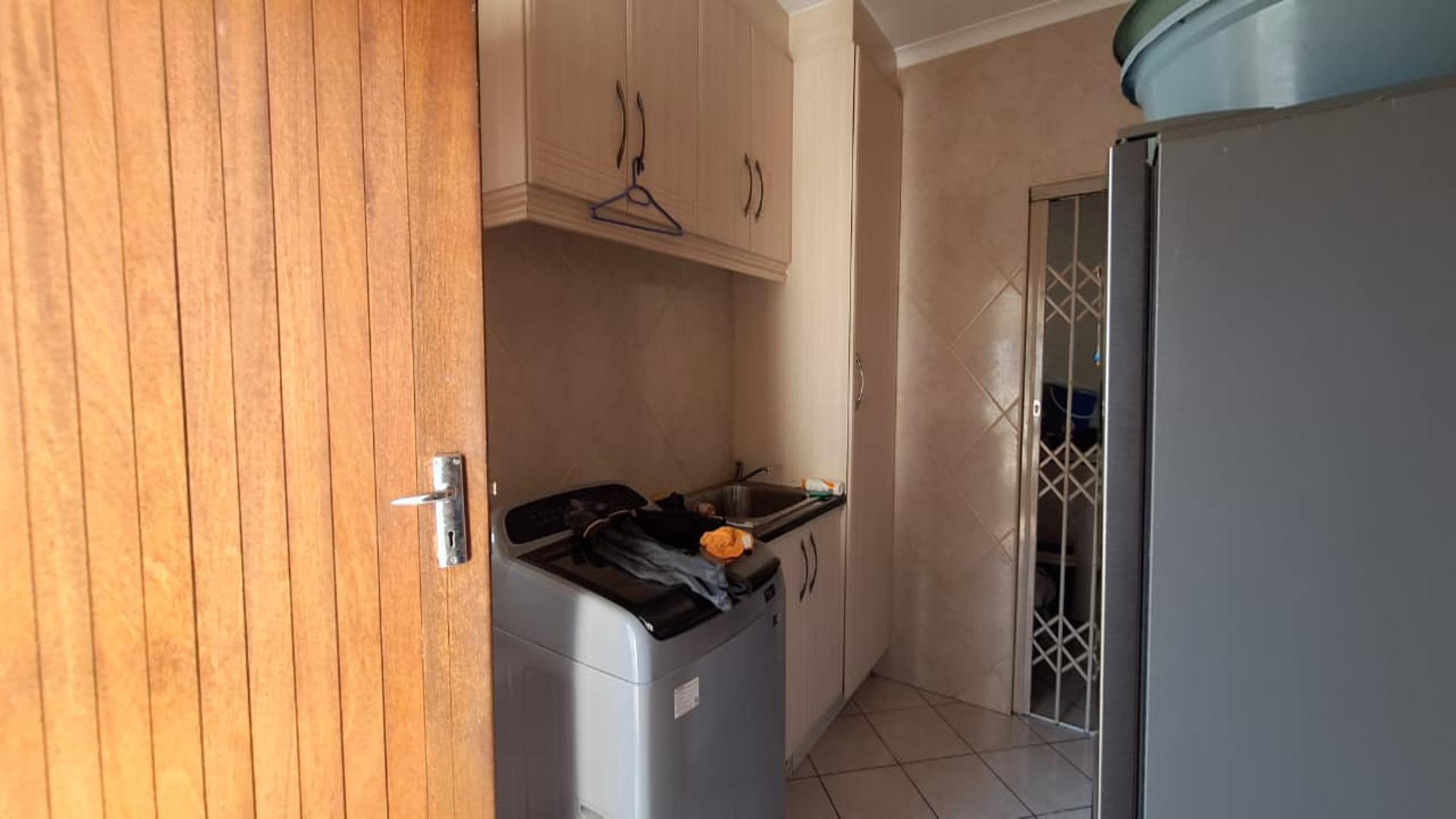 Scullery - 8 square meters of property in Parkrand