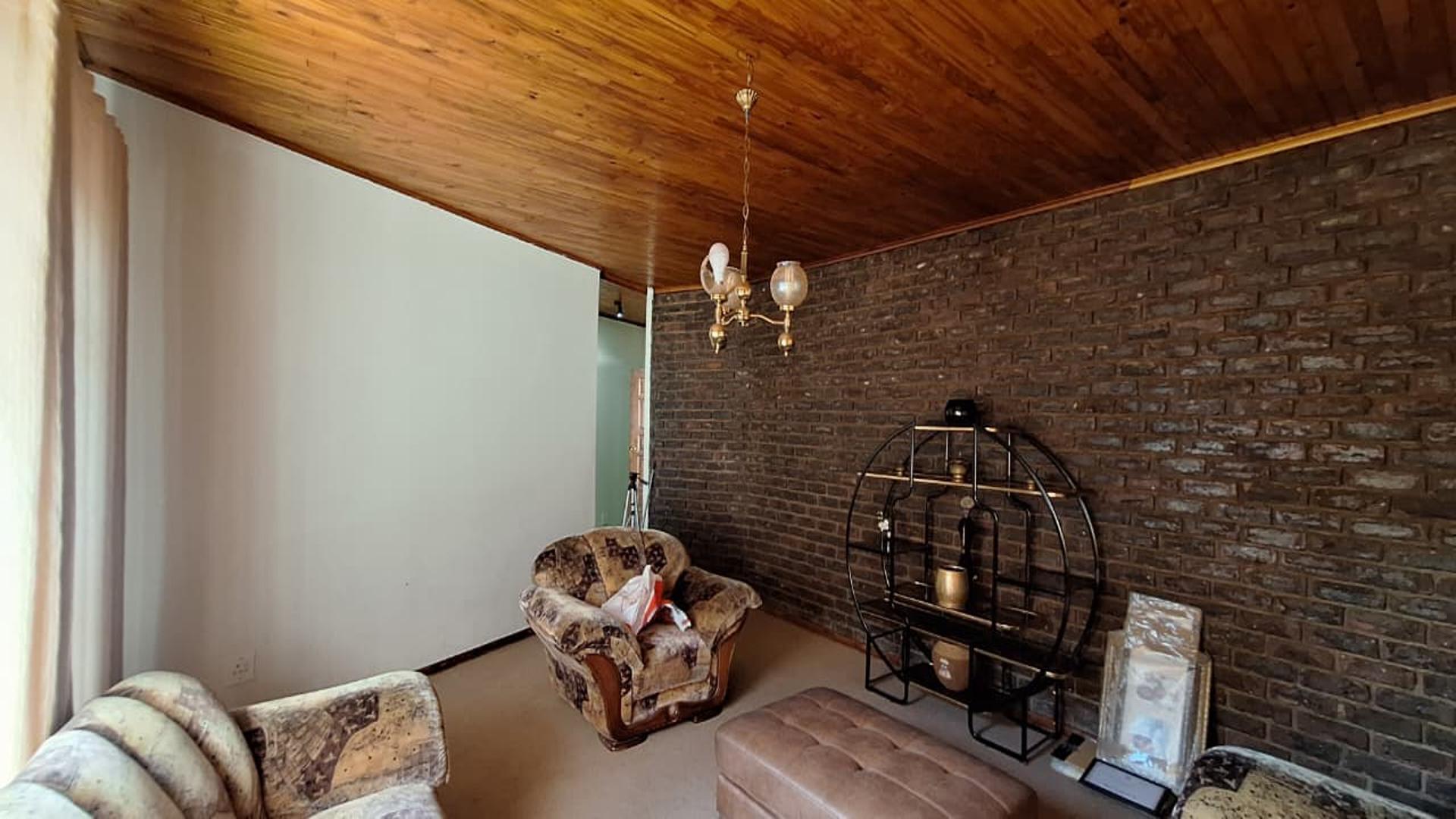 Lounges - 73 square meters of property in Parkrand