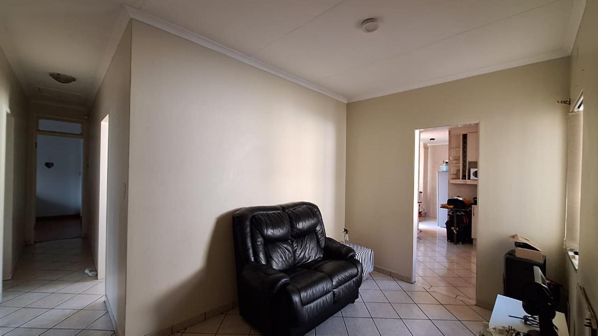 Dining Room - 17 square meters of property in Parkrand