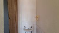 Guest Toilet - 3 square meters of property in Parkrand