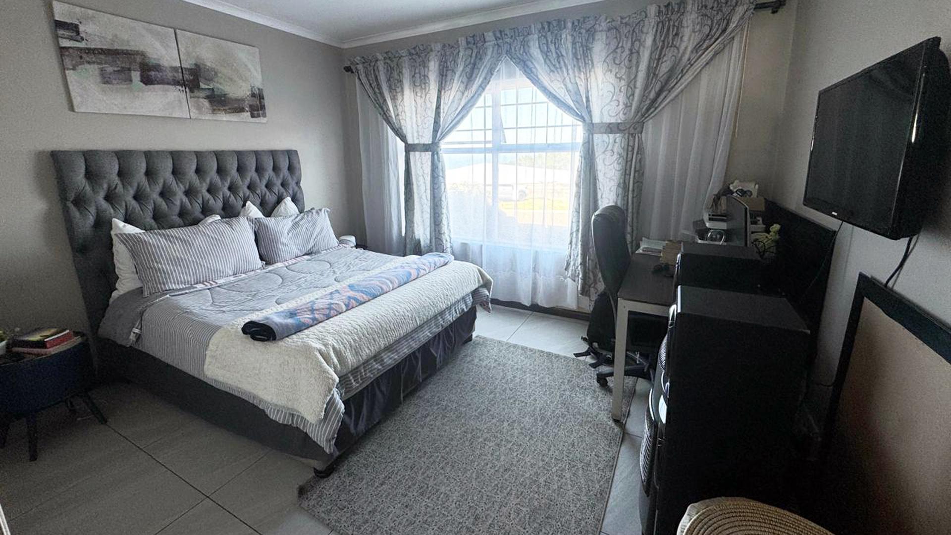Bed Room 1 of property in Sunnyridge