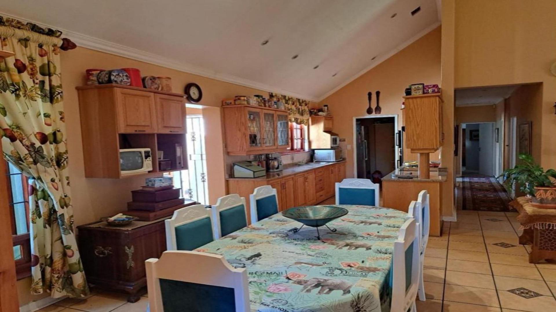 Dining Room of property in Secunda