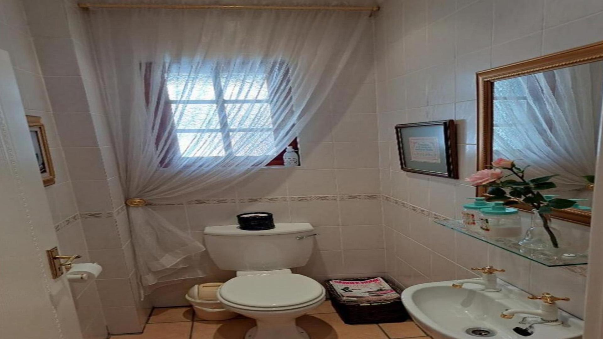 Bathroom 3+ of property in Secunda
