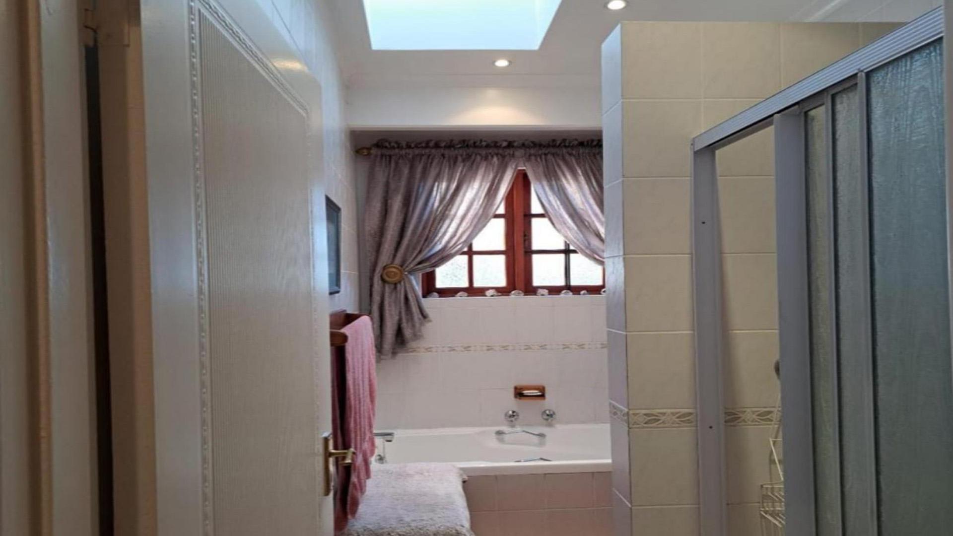 Bathroom 3+ of property in Secunda