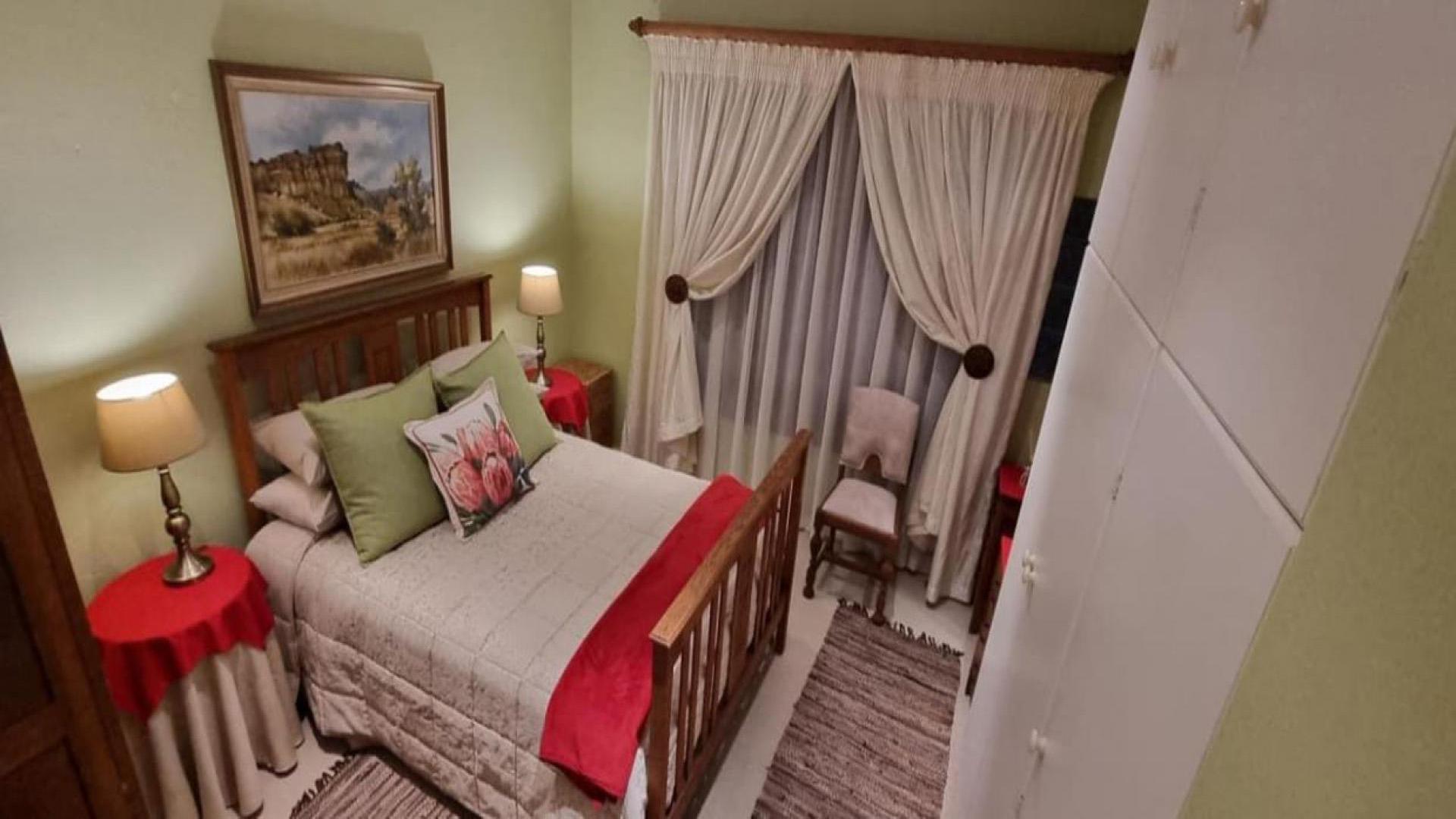 Bed Room 1 of property in Secunda