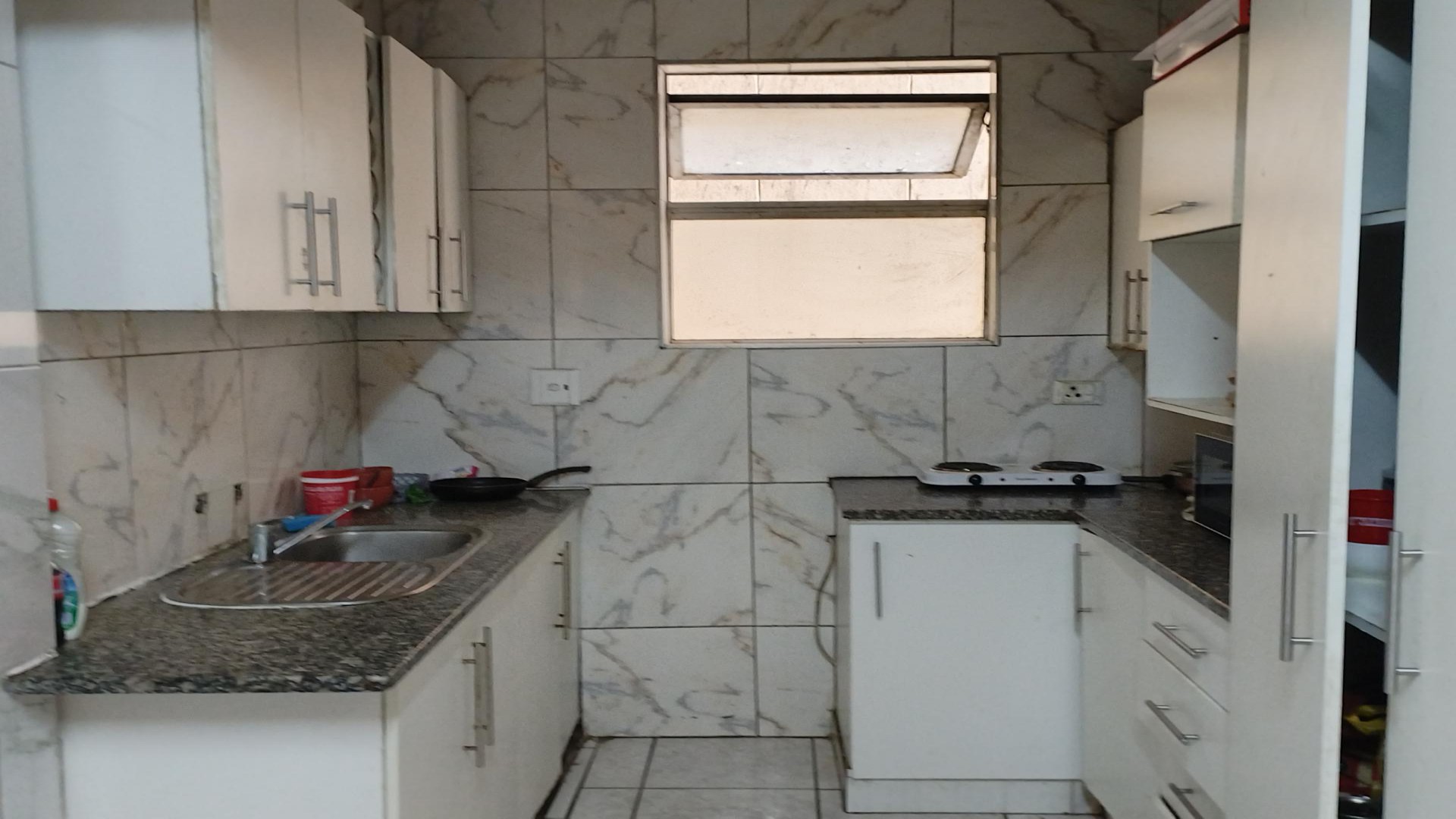Kitchen of property in South Beach