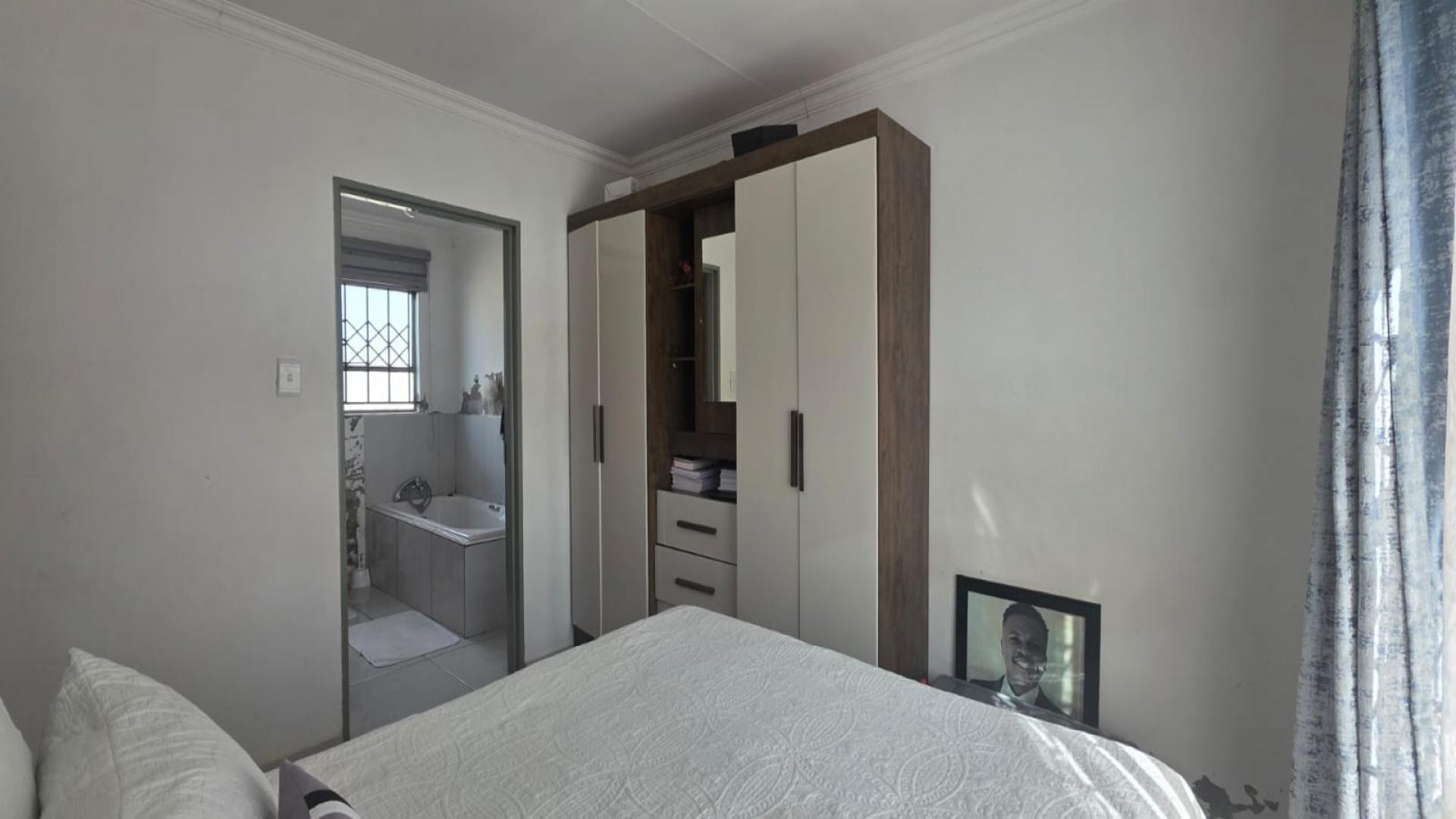 Bed Room 1 of property in Crystal Park