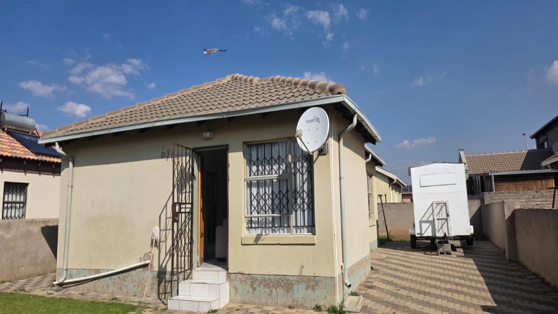 Front View of property in Crystal Park