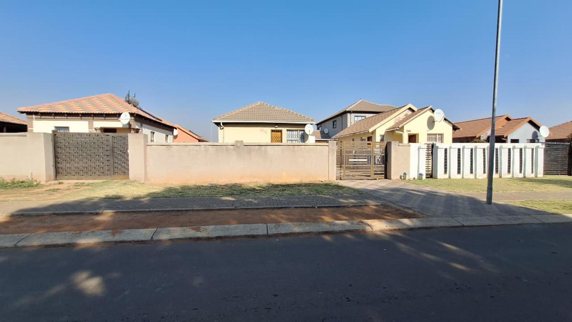 Front View of property in Crystal Park