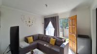 Lounges - 15 square meters of property in Crystal Park