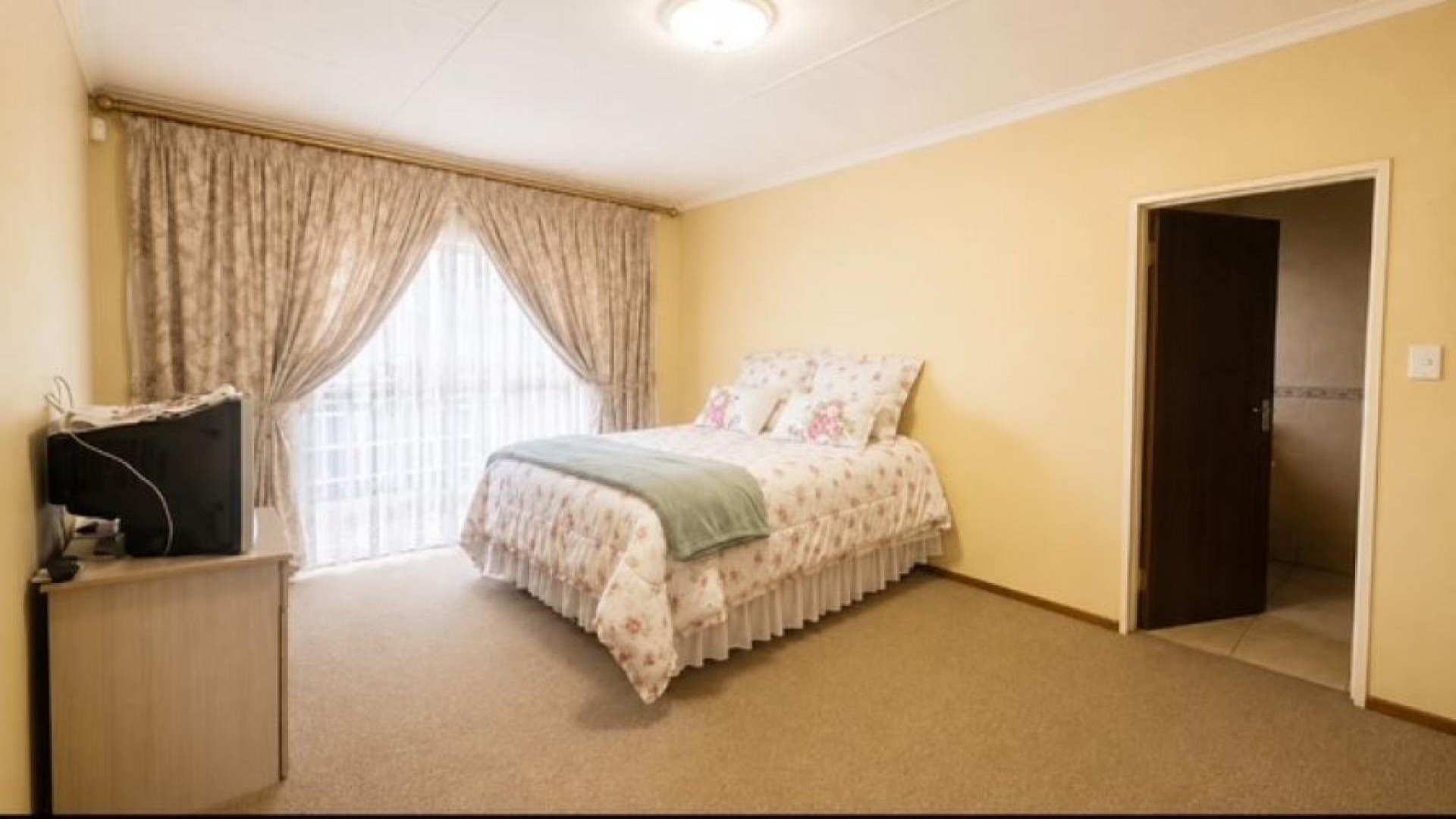 Bed Room 2 of property in Universitas