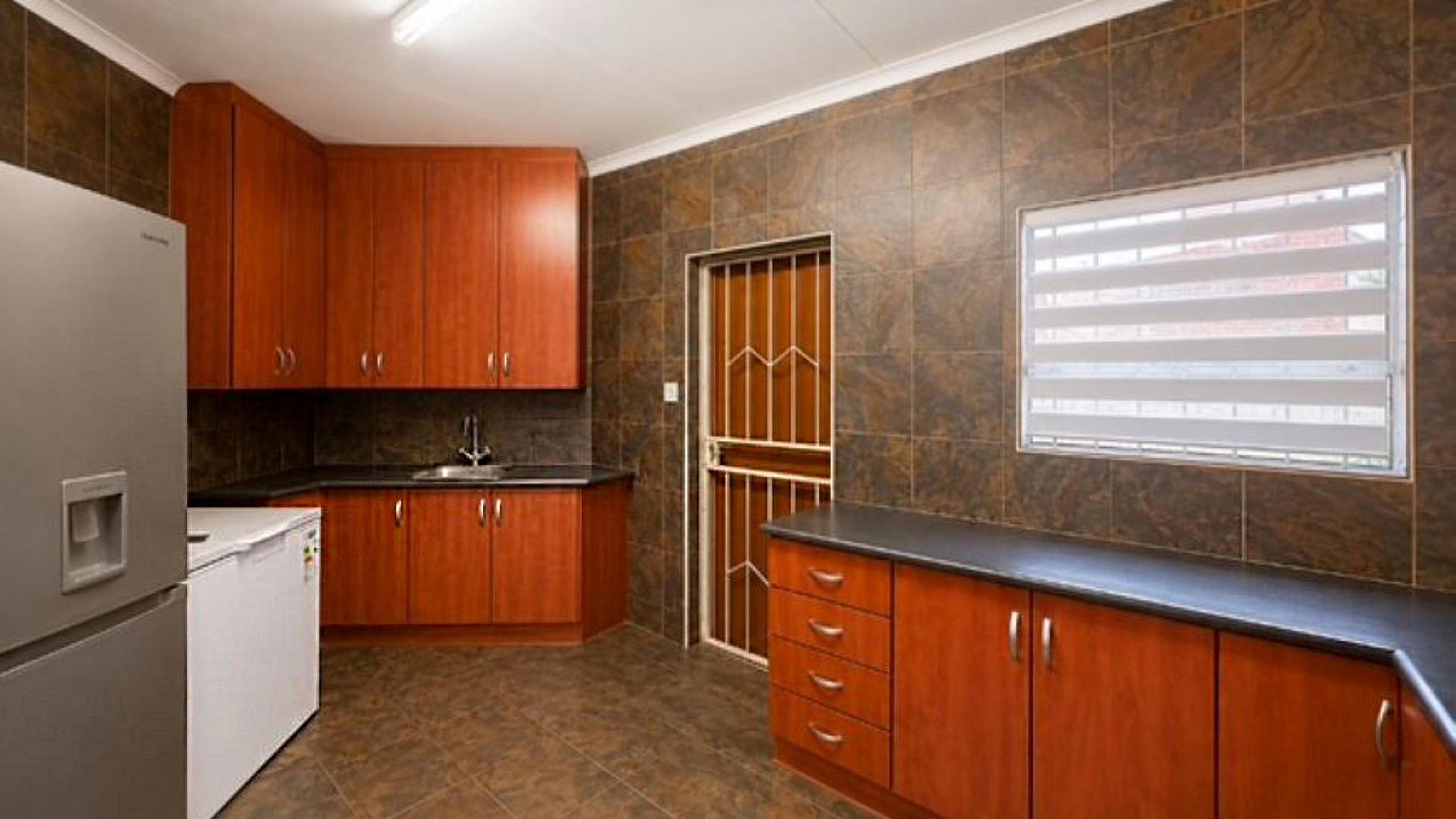 Kitchen of property in Universitas