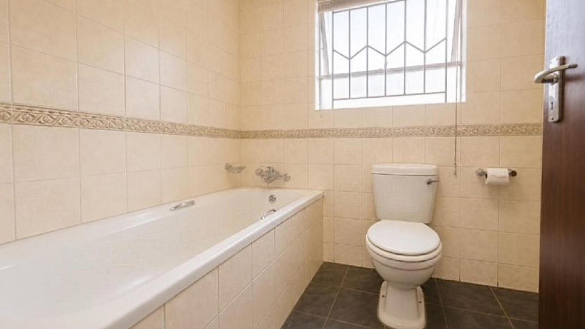 Bathroom 1 of property in Universitas