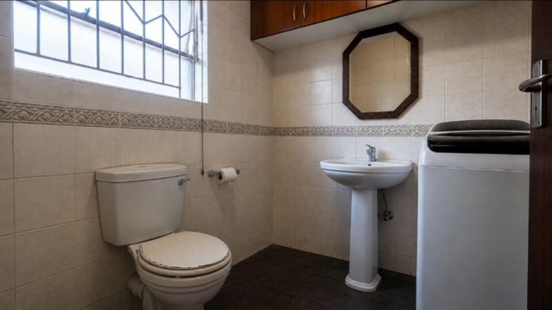 Bathroom 1 of property in Universitas