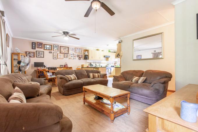 3 Bedroom Sectional Title for Sale For Sale in Amanzimtoti  - MR716057