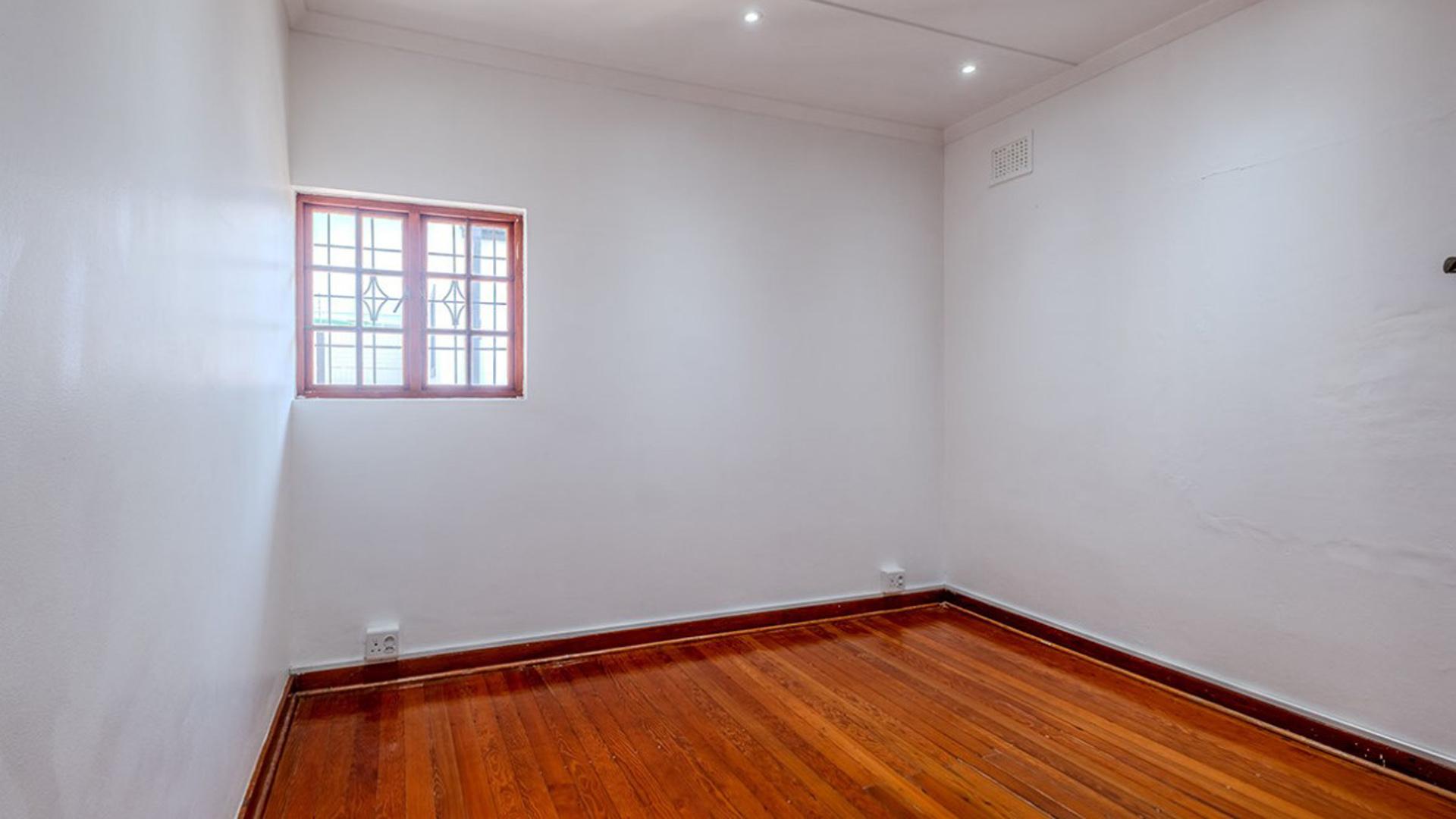Bed Room 2 of property in Durban North 