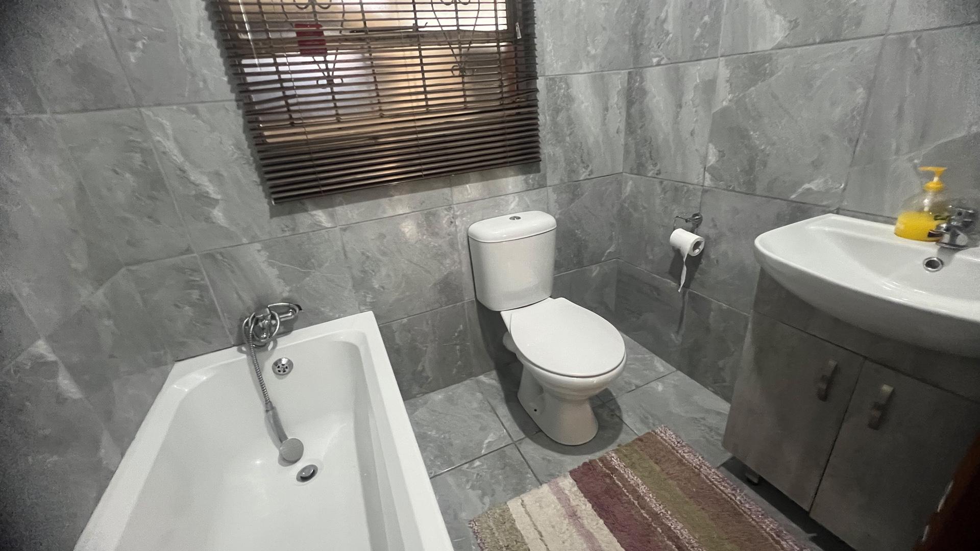 Bathroom 1 of property in Vista Park