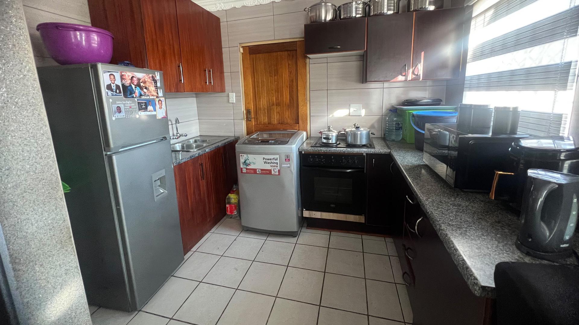 Kitchen of property in Vista Park