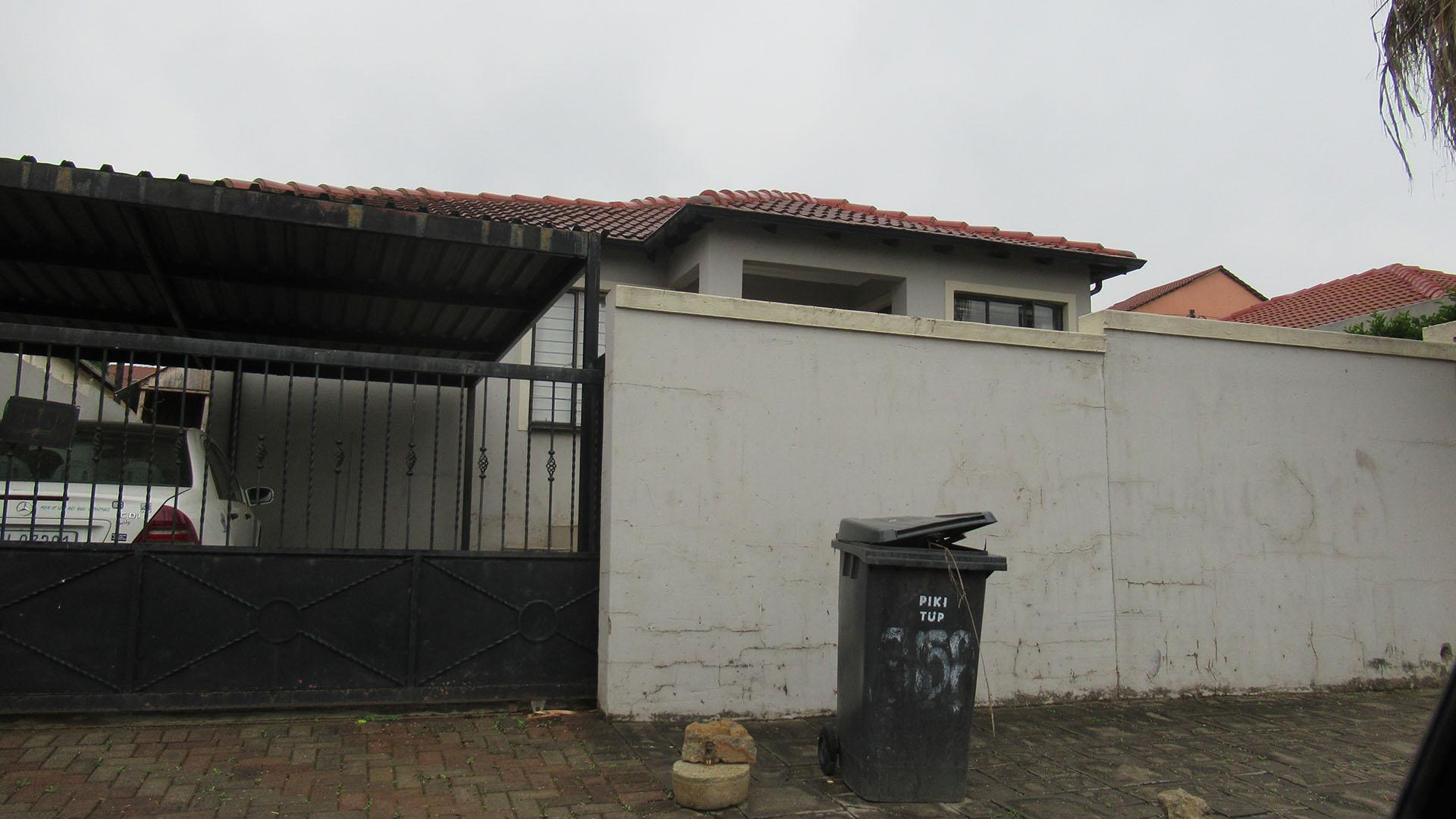 Front View of property in Cosmo City