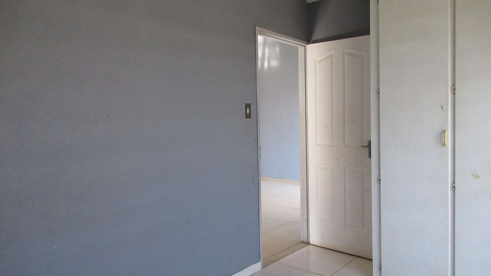 Bed Room 1 - 12 square meters of property in Ridgeway