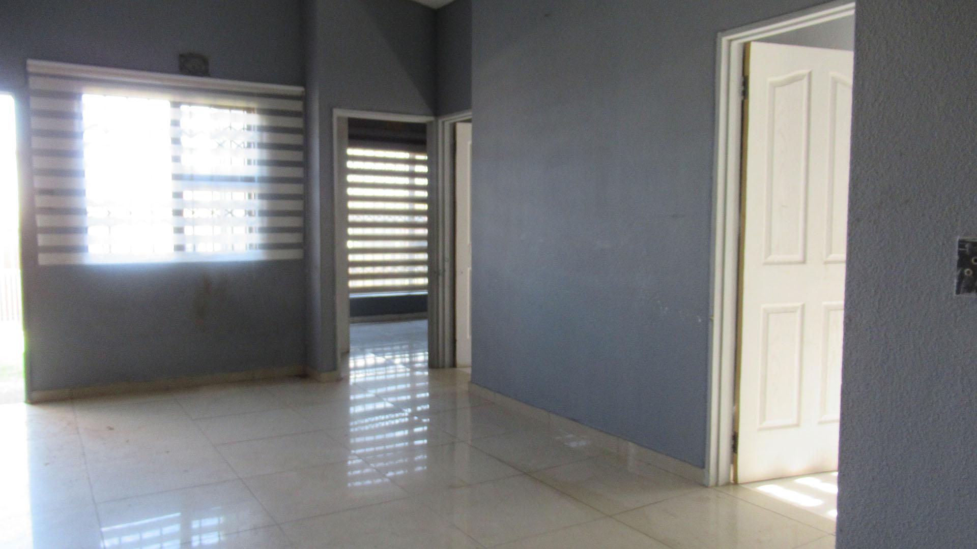 Lounges - 19 square meters of property in Ridgeway