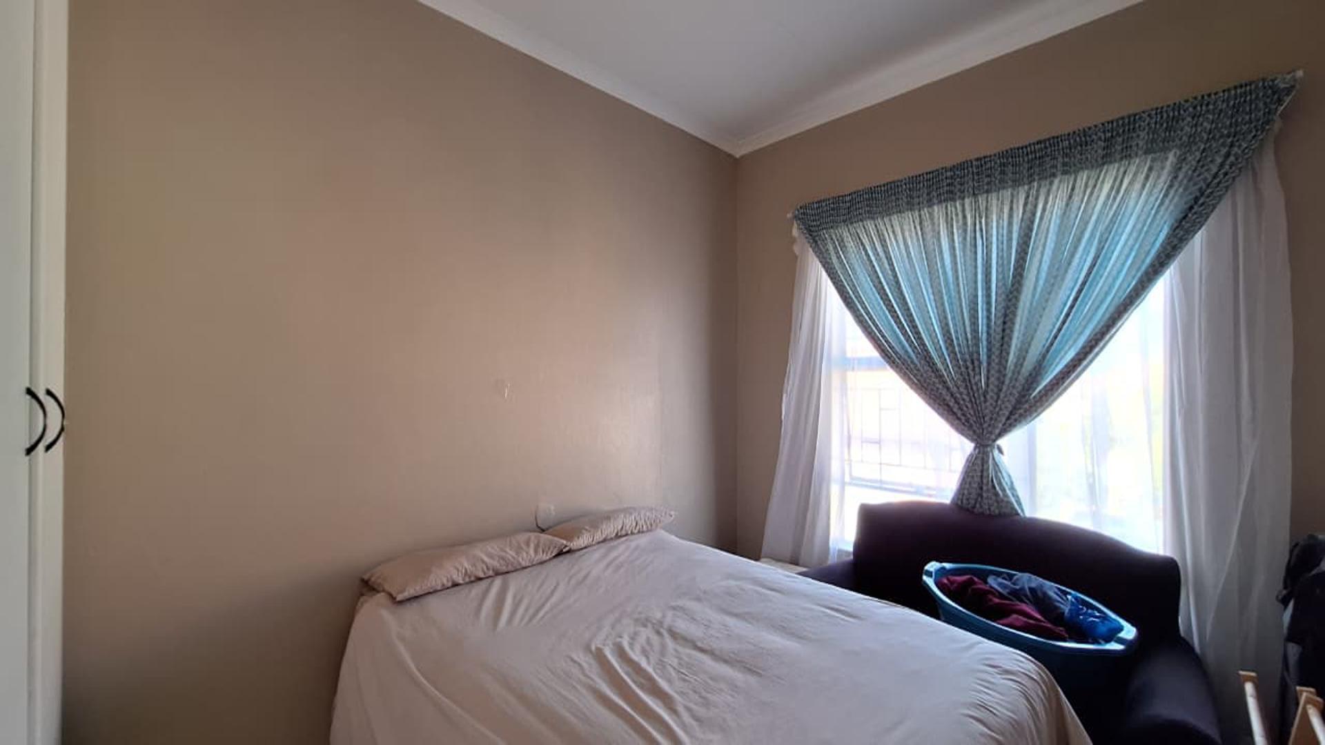 Bed Room 2 - 12 square meters of property in Wilgeheuwel 