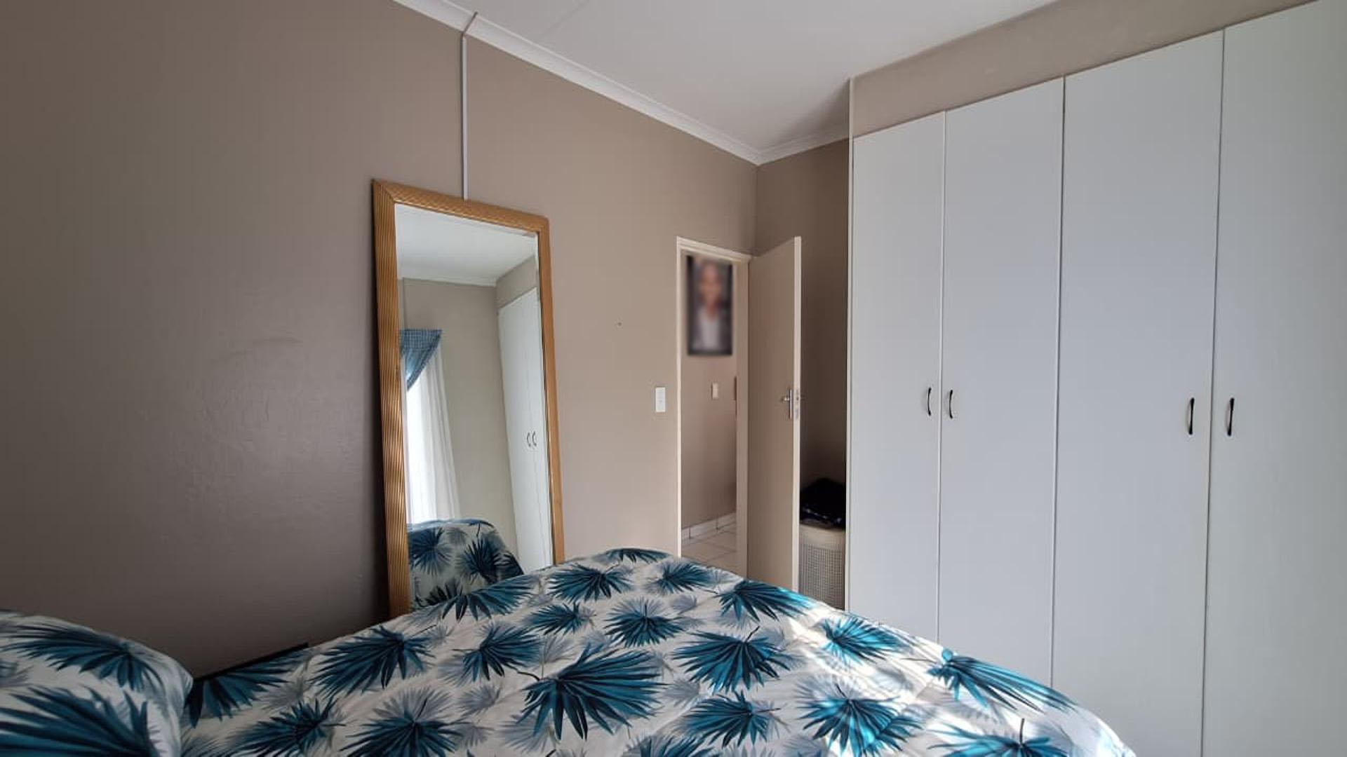 Bed Room 1 - 14 square meters of property in Wilgeheuwel 