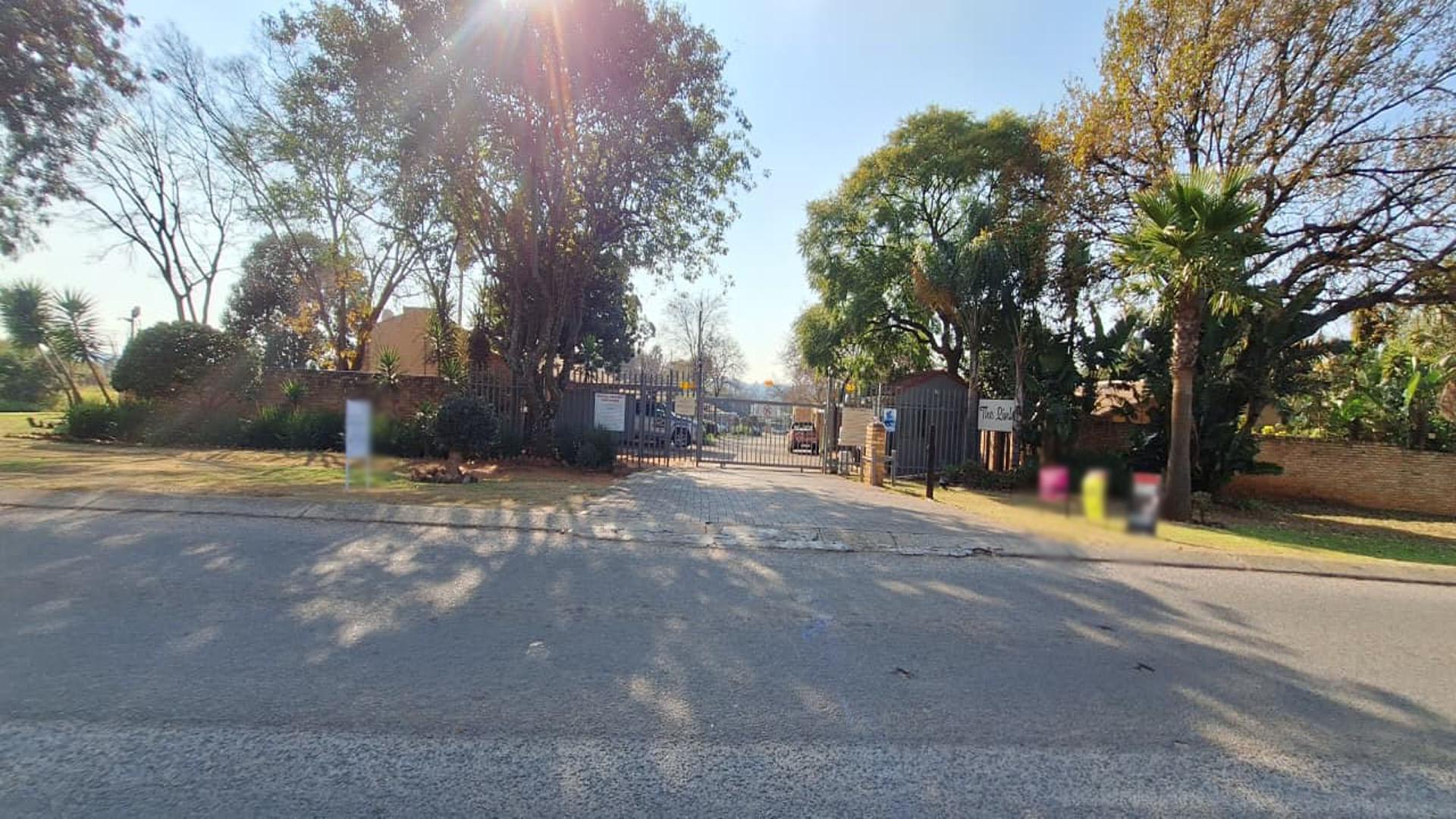 Front View of property in Wilgeheuwel 