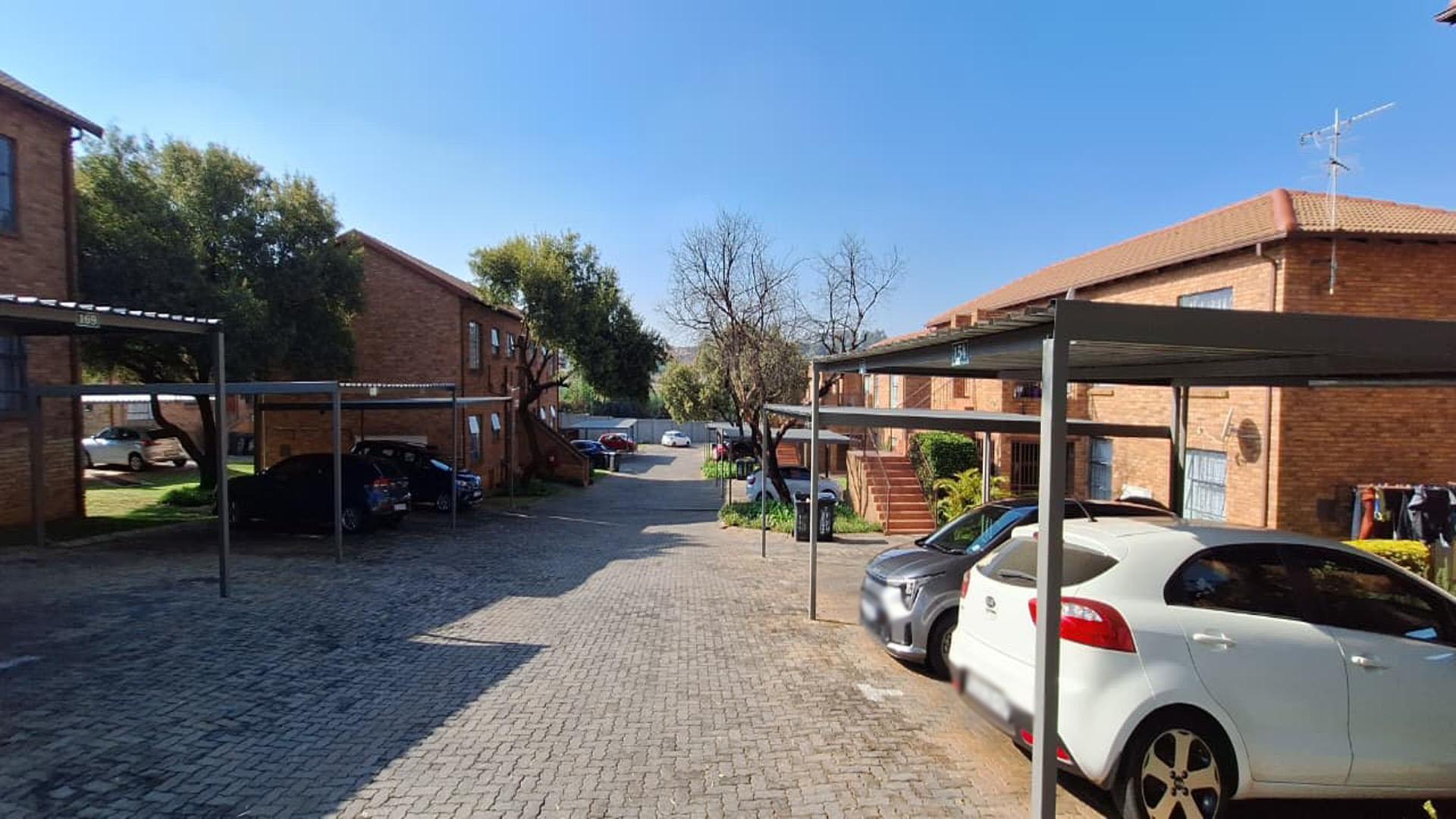 Front View of property in Wilgeheuwel 