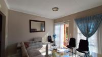Lounges - 20 square meters of property in Wilgeheuwel 