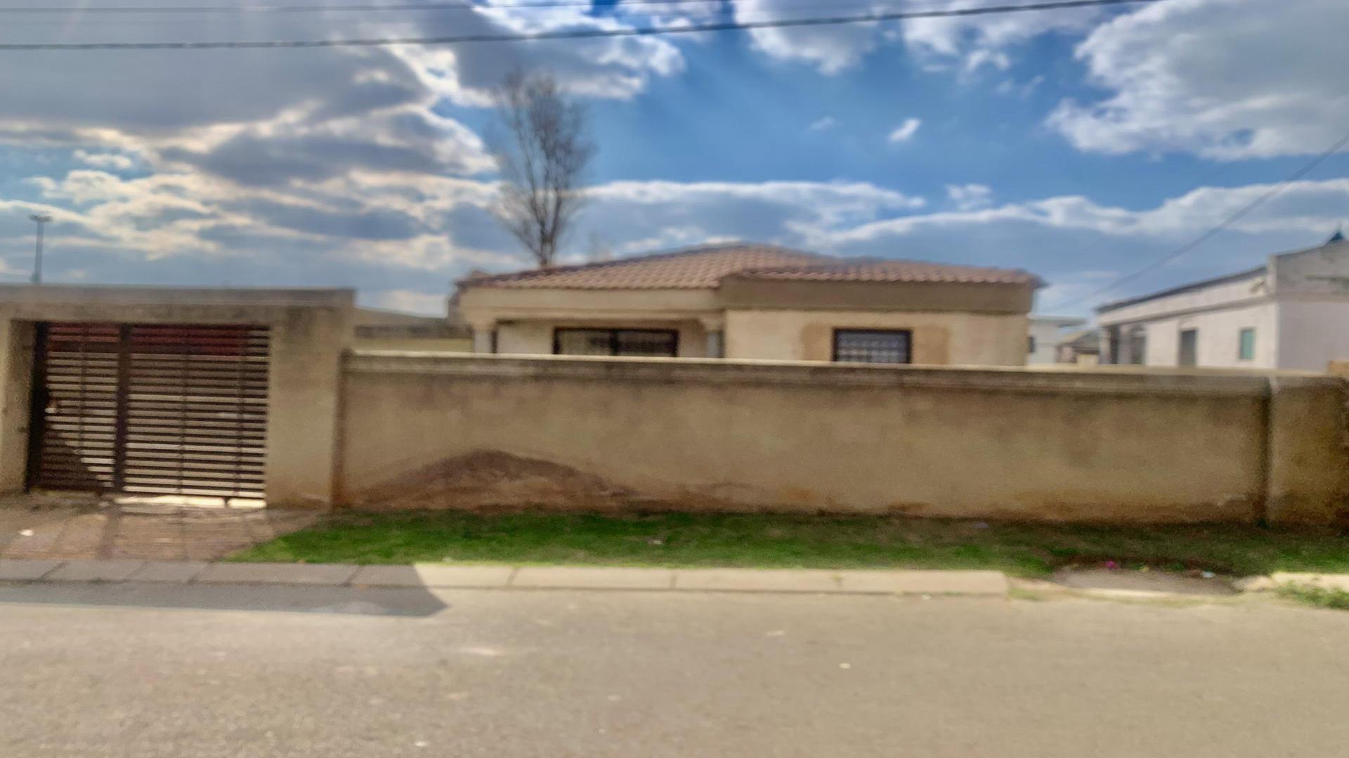 Front View of property in Doornkop