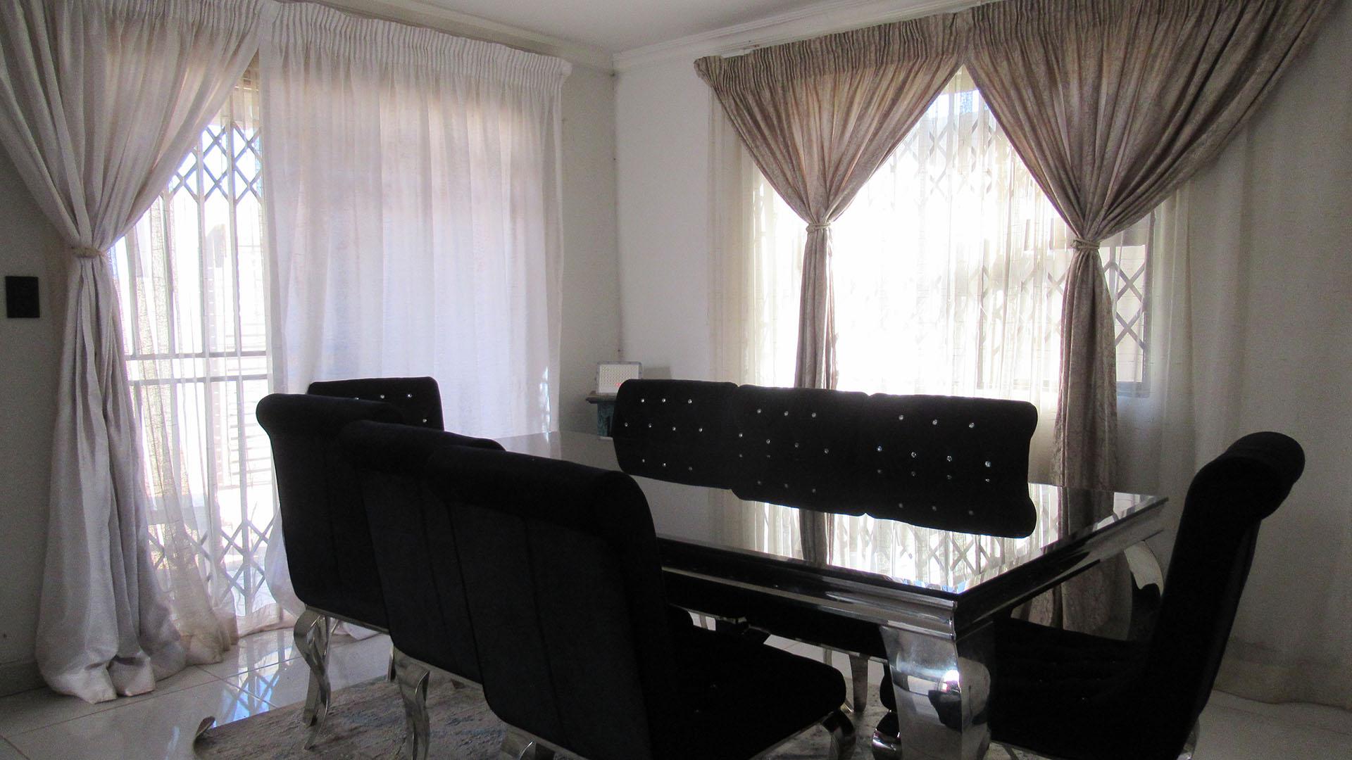 Dining Room - 15 square meters of property in Doornkop