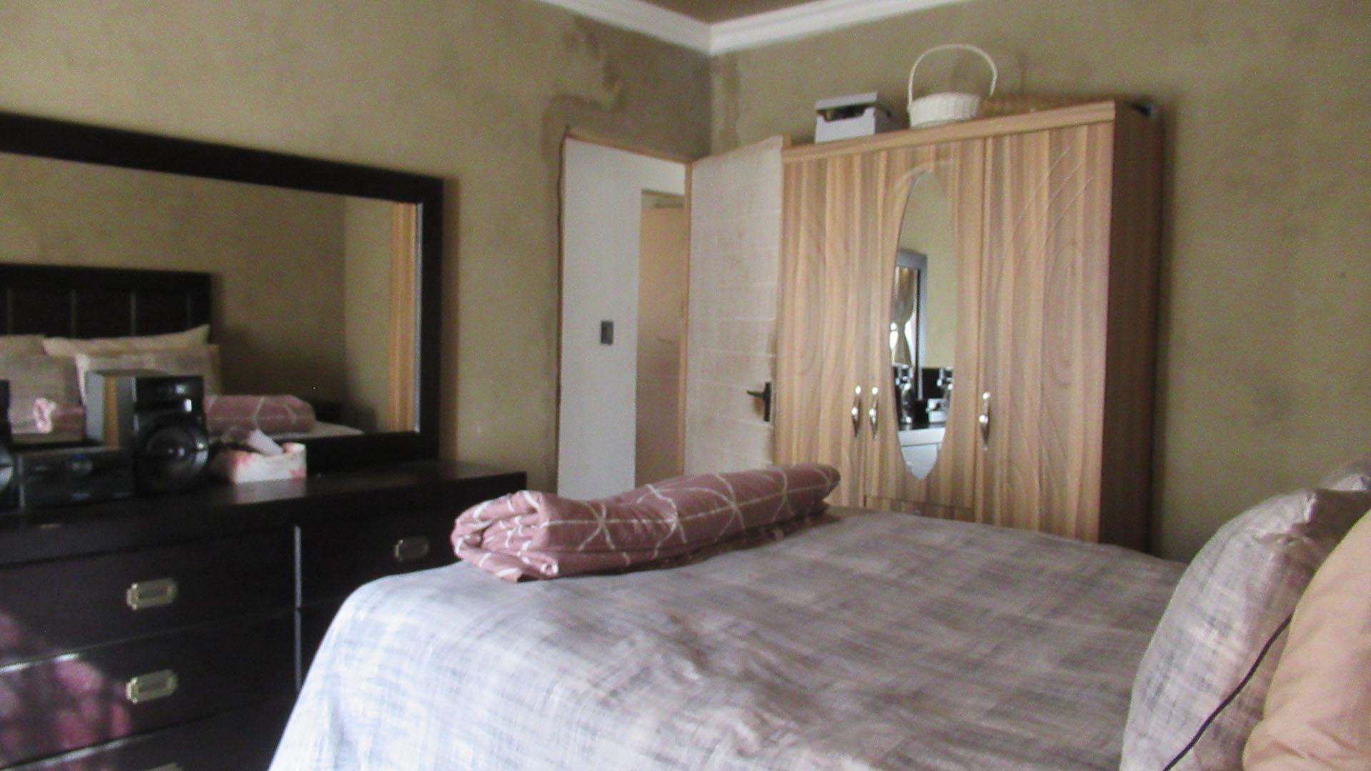Bed Room 2 - 17 square meters of property in Doornkop