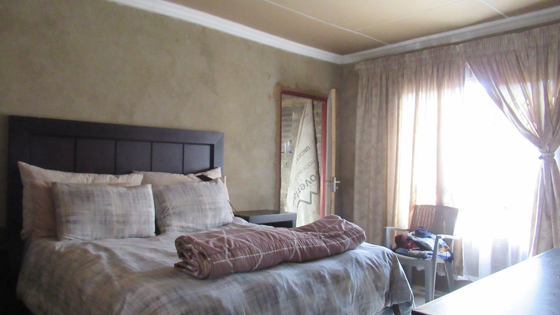 Bed Room 2 - 17 square meters of property in Doornkop