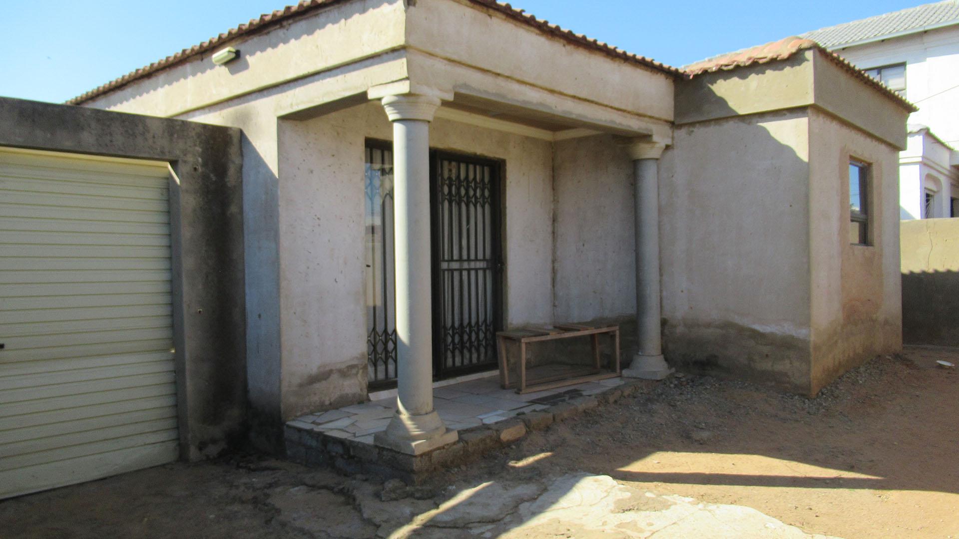 Patio - 6 square meters of property in Doornkop