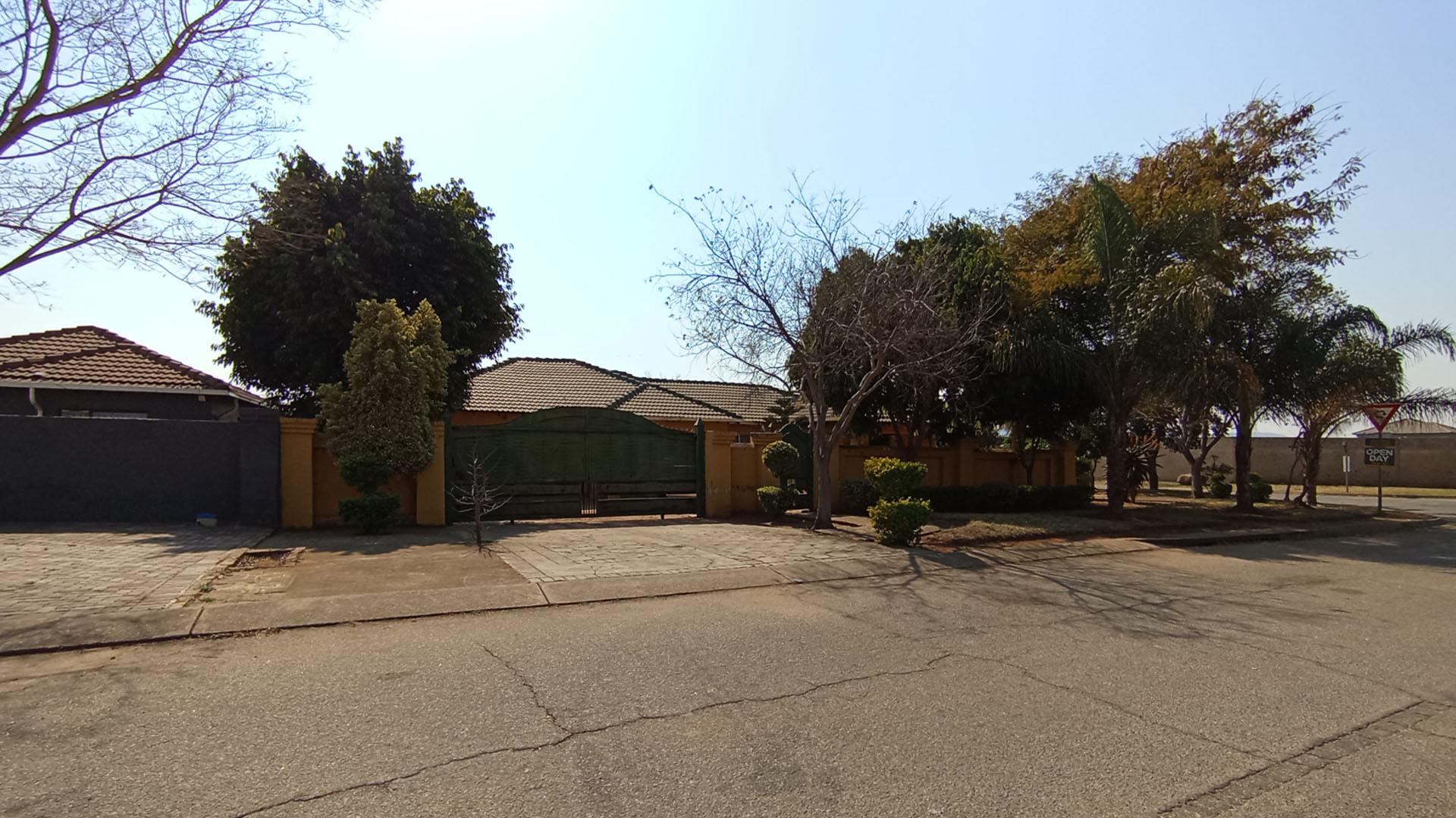 Front View of property in Kirkney