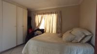 Main Bedroom - 13 square meters of property in Kirkney