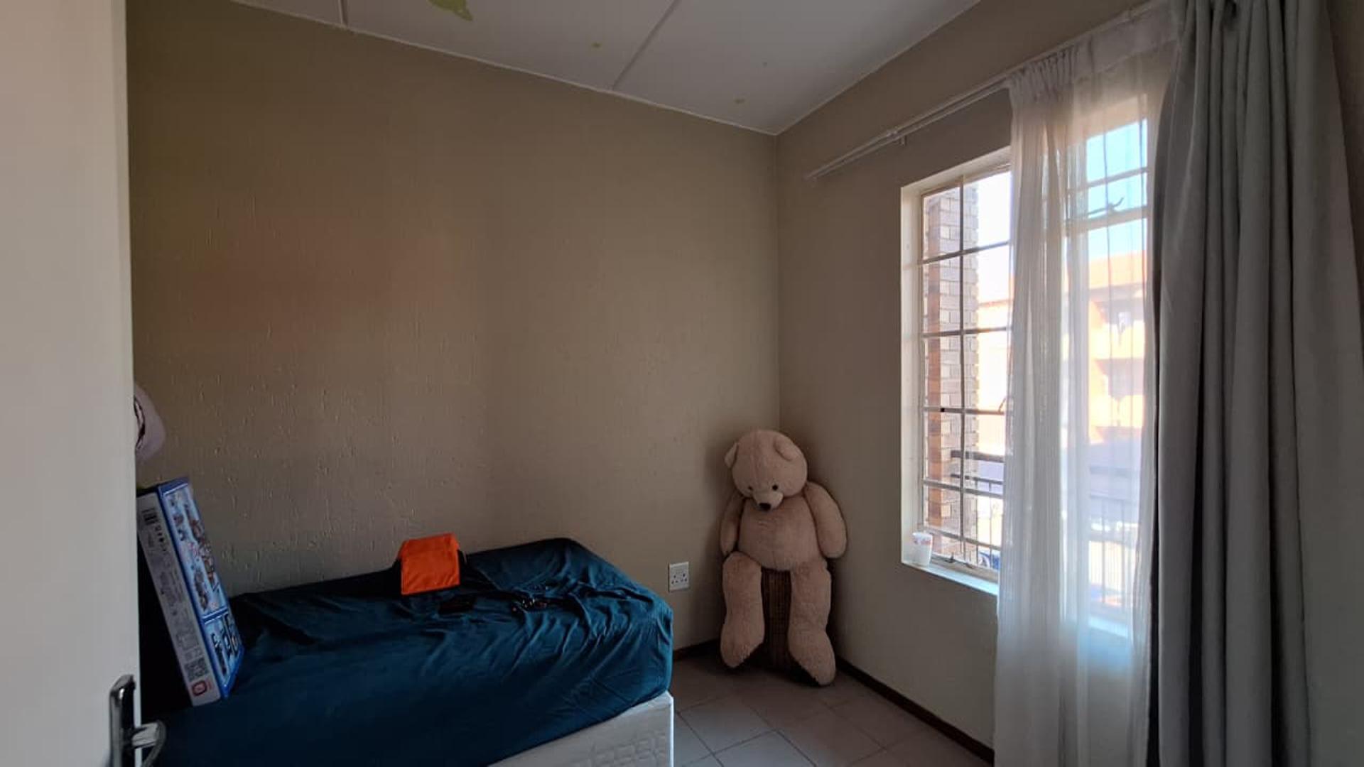 Bed Room 1 - 10 square meters of property in Comet