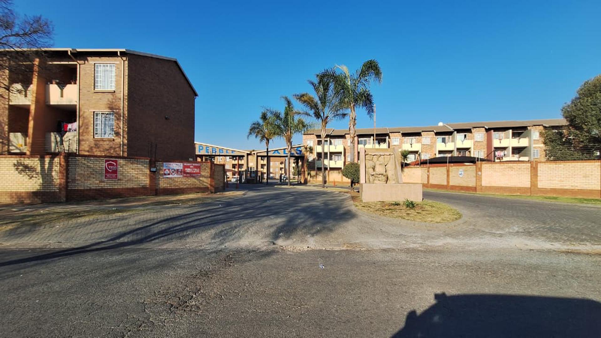 Front View of property in Comet