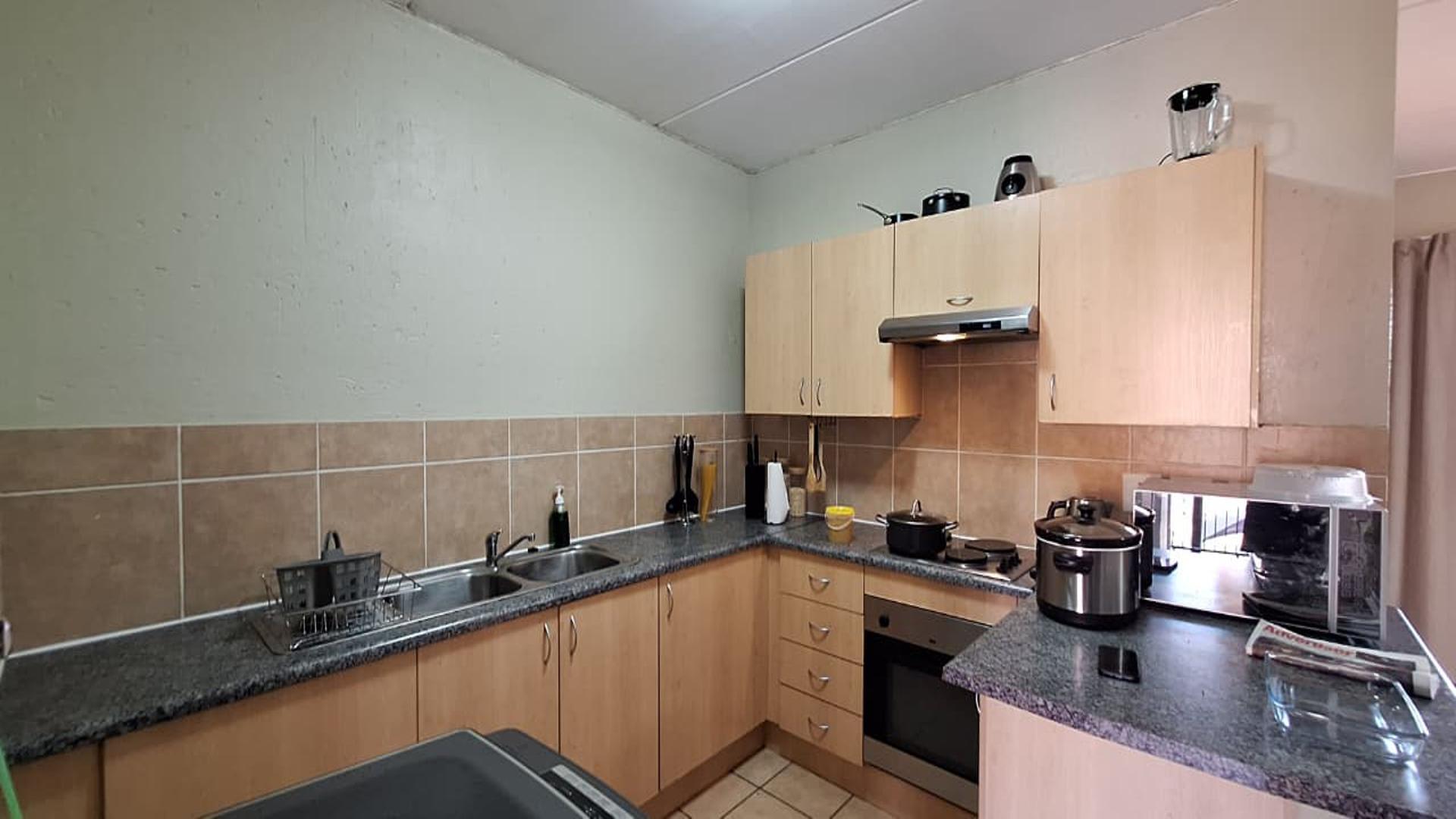 Kitchen - 9 square meters of property in Comet