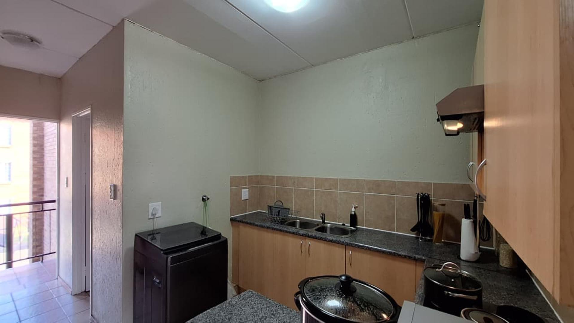 Kitchen - 9 square meters of property in Comet