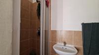 Main Bathroom - 3 square meters of property in Comet