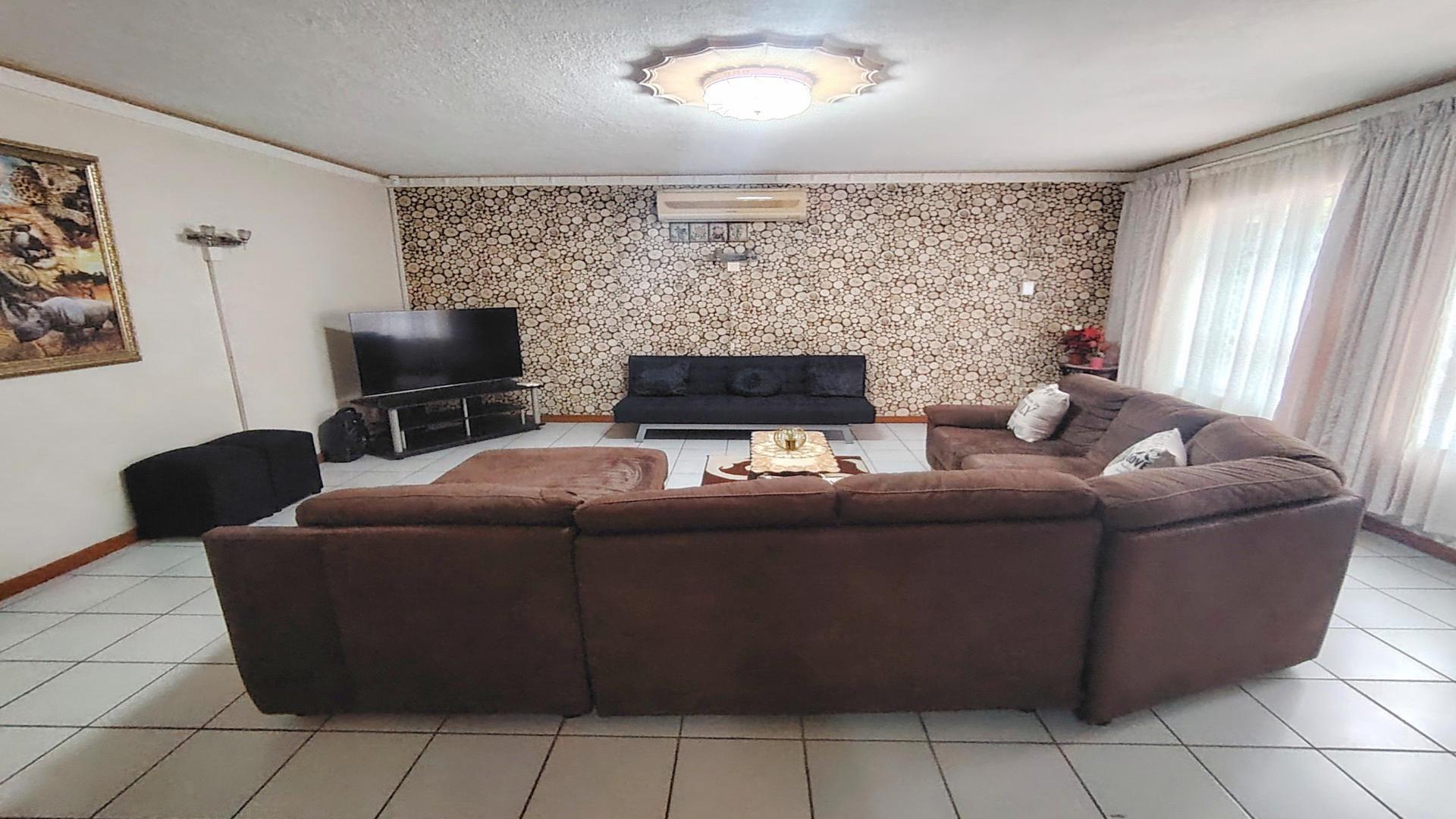 Lounges of property in Uvongo