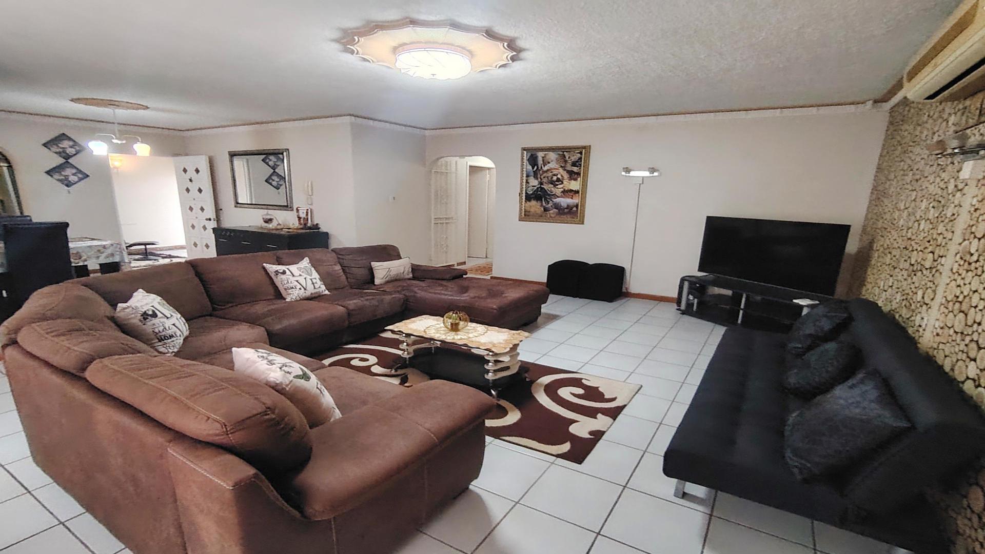 Lounges of property in Uvongo
