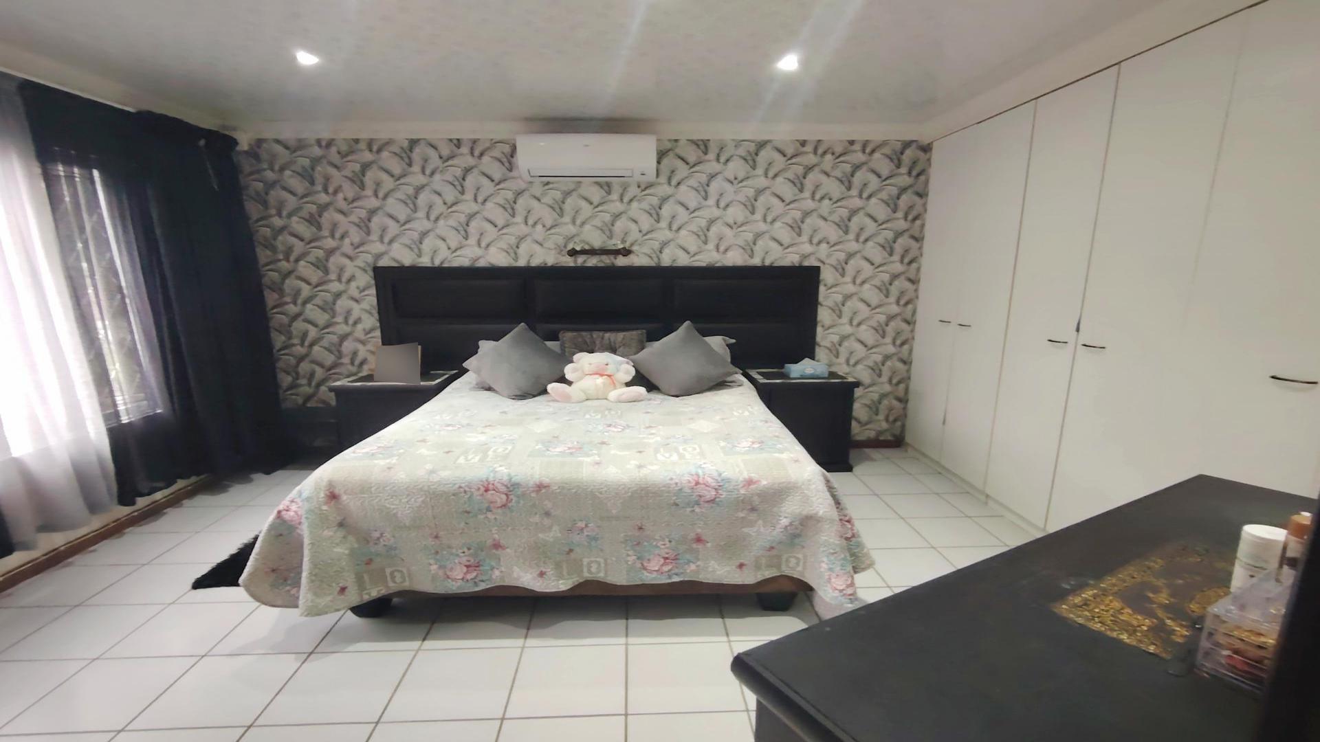 Bed Room 2 of property in Uvongo