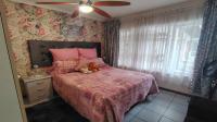 Bed Room 1 of property in Uvongo