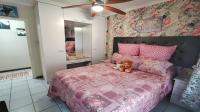 Bed Room 1 of property in Uvongo