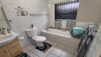 Bathroom 1 of property in Uvongo